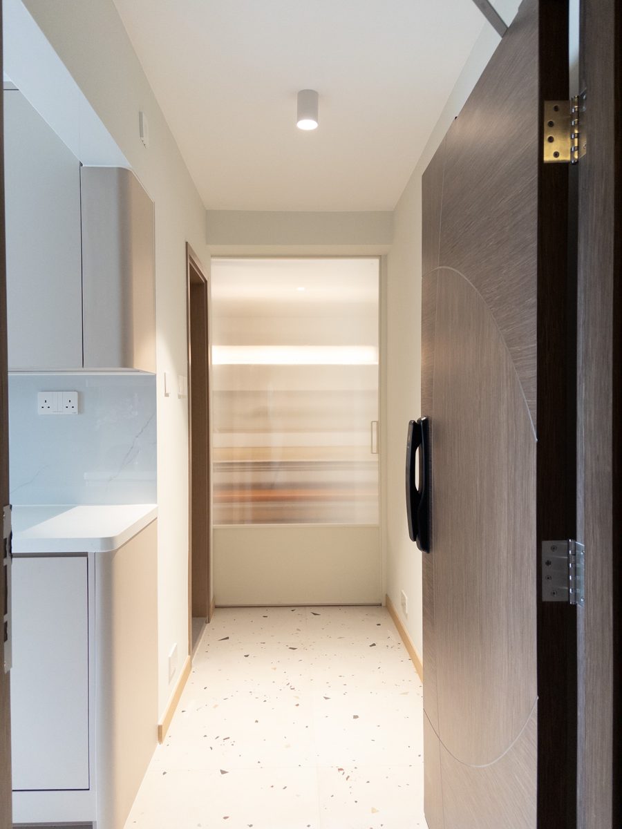HOMIC DÉCOR 舊居屋翻新 — 樂富嘉強苑廚房玻璃趟門